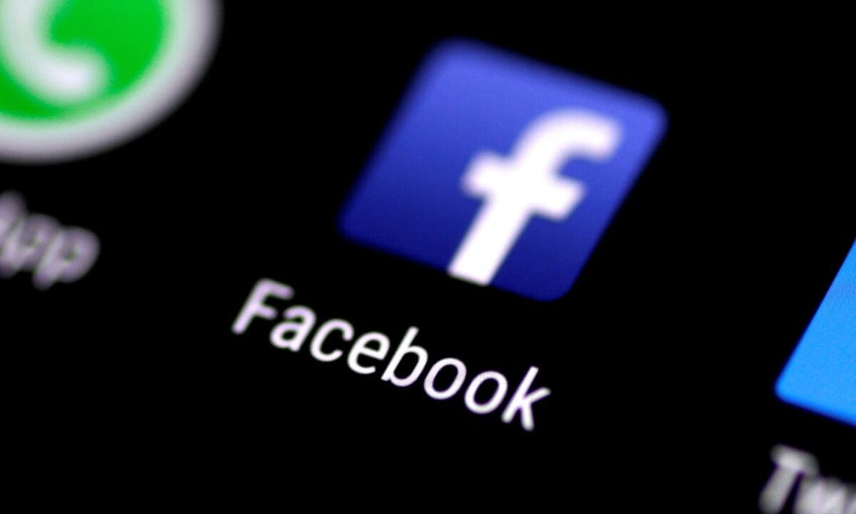 فيسبوك يخسر 5% من أسهمه بعد العطل المفاجئ