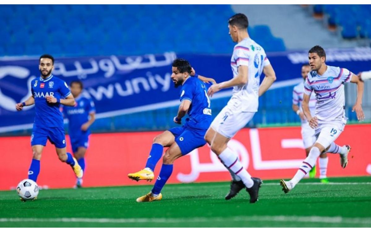 الهلال السعودي يفقد نقطتين ثمينتين بالتعادل مع أبها بالدوري السعودي لكرة القدم