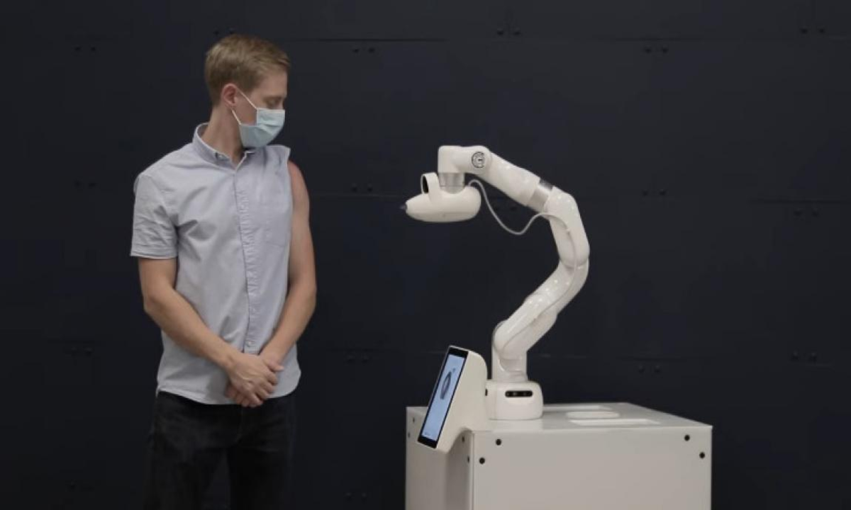 شركة كندية تطور روبوت يمكنه تلقيح البشر بدون حقنة