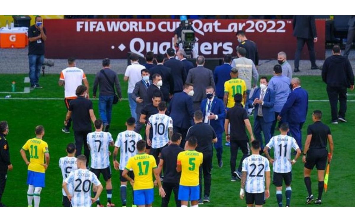 غرامات وإيقافات وإعادة المباراة.. تعرف على قرارات الفيفا بشأن إعادة مباراة البرازيل والأرجنتين
