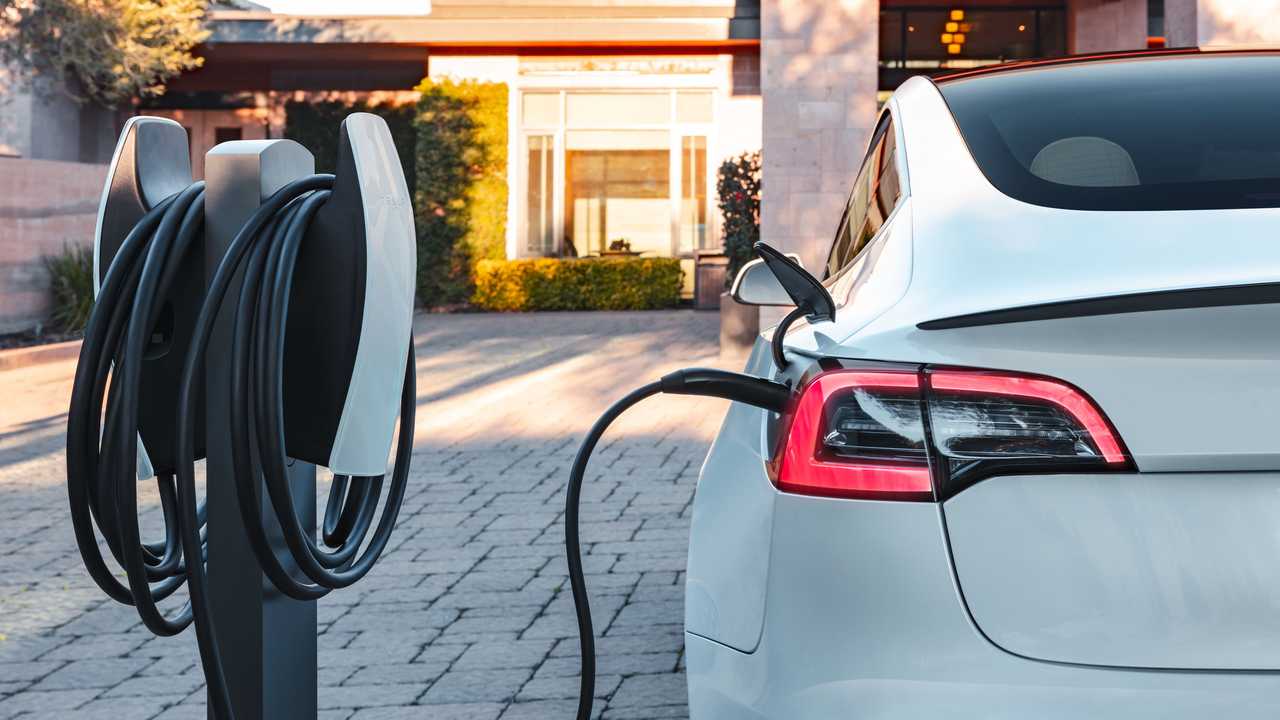 مبيعات السيارات الكهربائية تتألق في الربع الأول من عام 2022