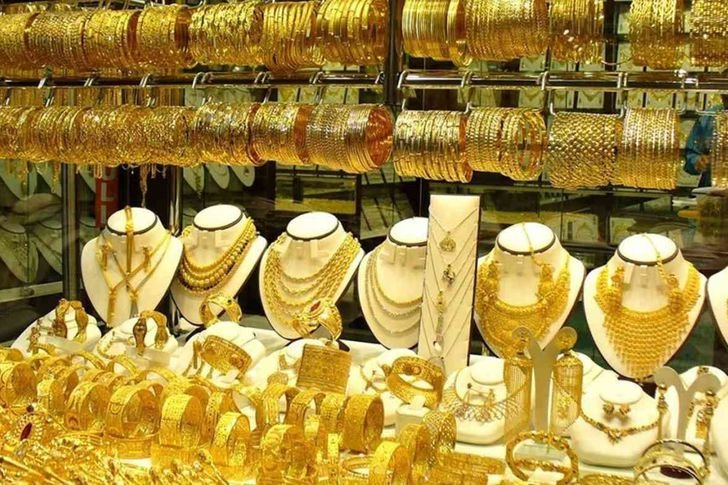 سعر الذهب عيار 21  الأكثر شعبية في أسواق الصاغة المحلية خلال بداية تعاملات اليوم الثلاثاء 9-8-2022
