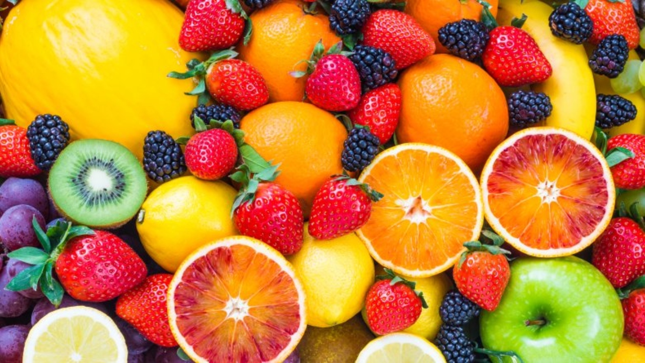 أكثر 16 فاكهة صحية مغذية للغاية