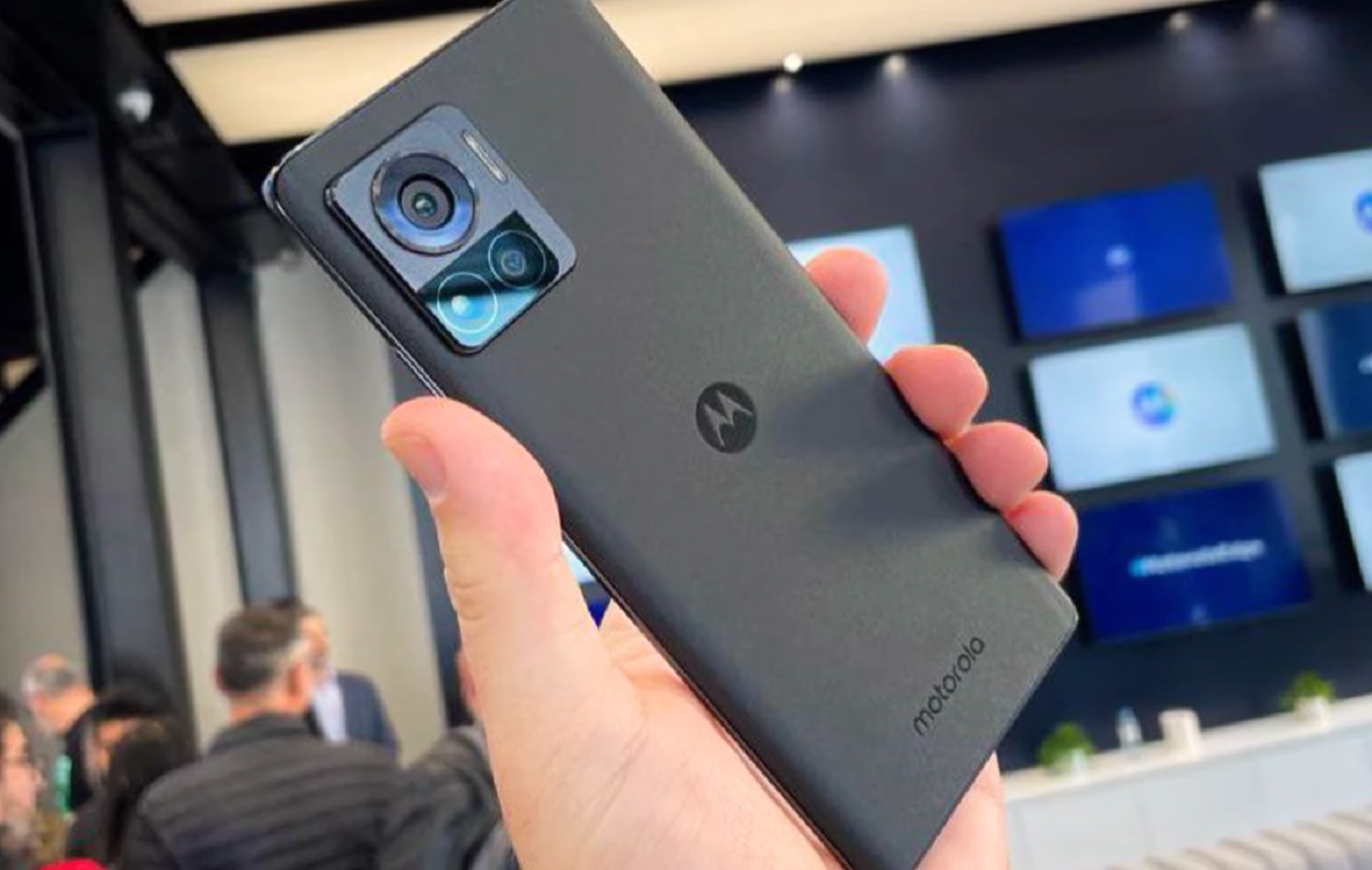 سعر ومواصفات ومميرات جوال Motorola Edge 30 Ultra.. يأتي حاملاً كاميرا بـ دقة 200 ميجابكسل