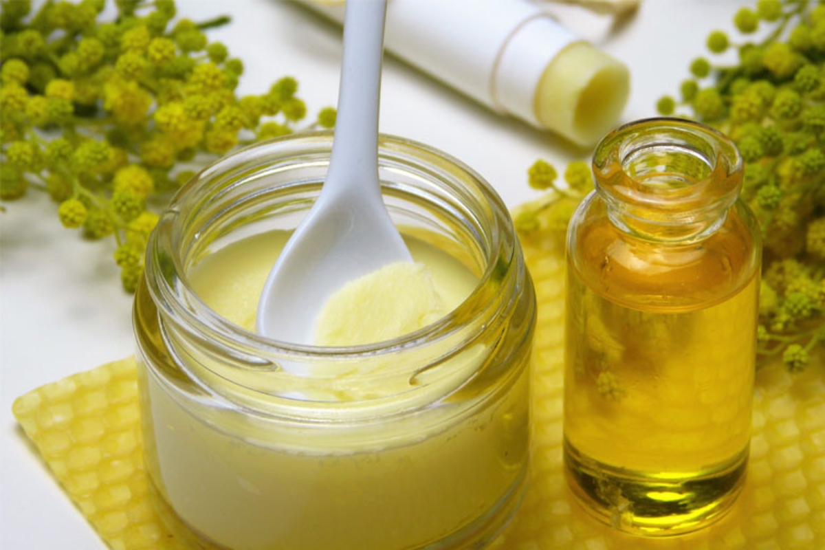 ما فائدة شمع العسل؟.. يقلل الألم والكوليسترول والمزيد
