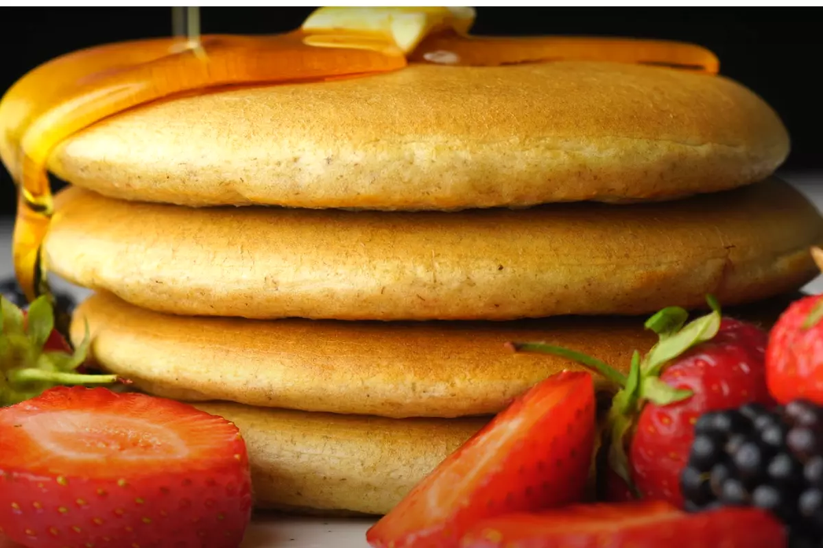 وصفة البان كيك سهلة وبسيطة مكتوبة بأكثر من طريقة ومكونات Pancakes