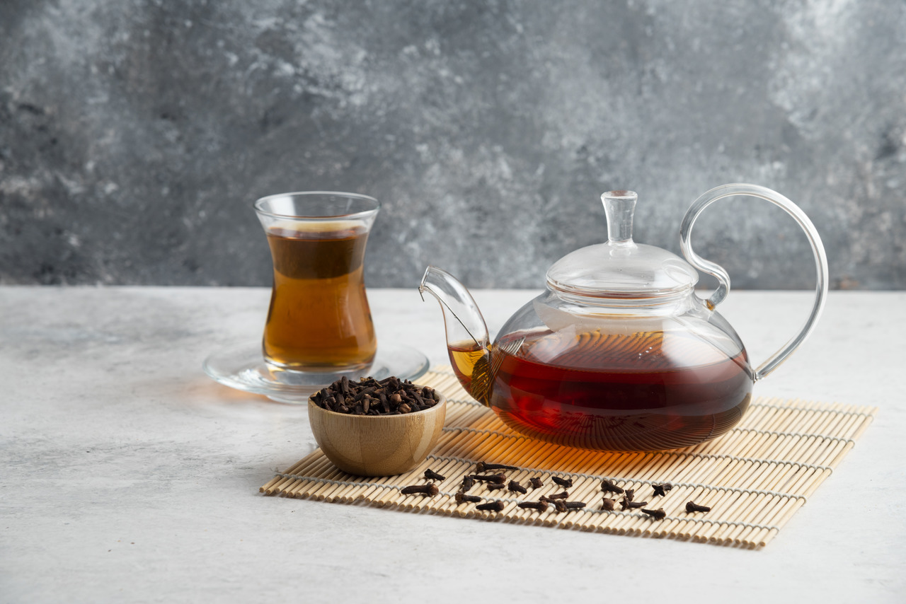 فوائد القرنفل مع الشاي المذهلة وطريقة تحضيره