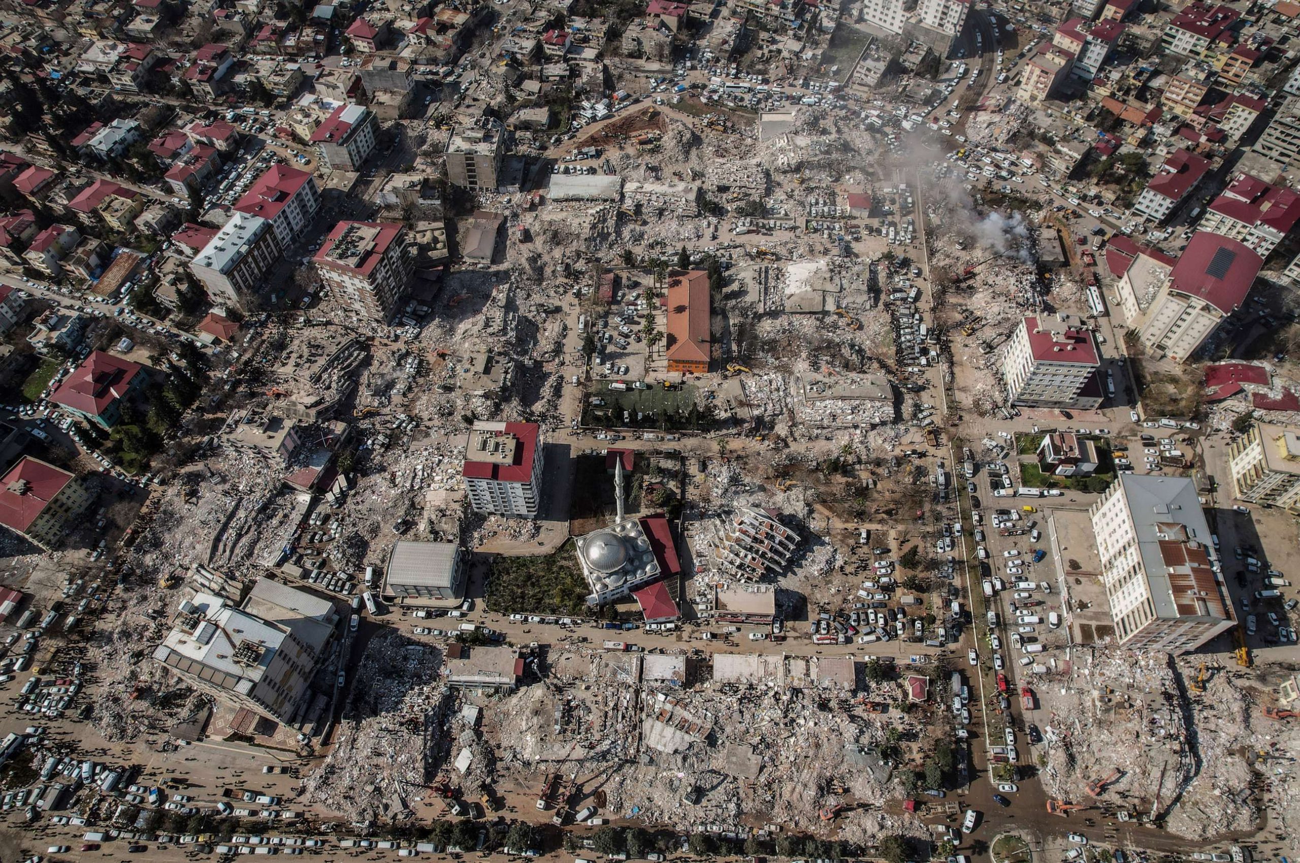 تركيا تعلن عن اعتقال 130 مقاول بناء بسبب غش مواد البناء مما تسبب في انهيار آلاف المنازل في الزلزال