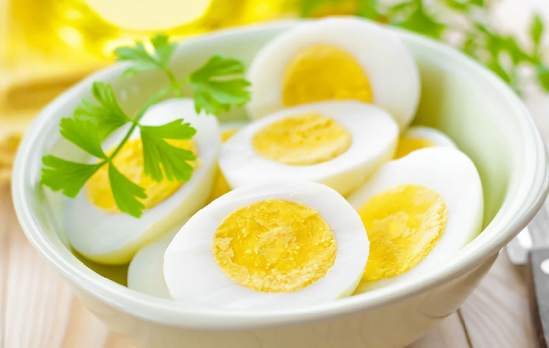 فوائد البيض المسلوق للجسم منها فقدان الوزن.. معدل أكله في اليوم