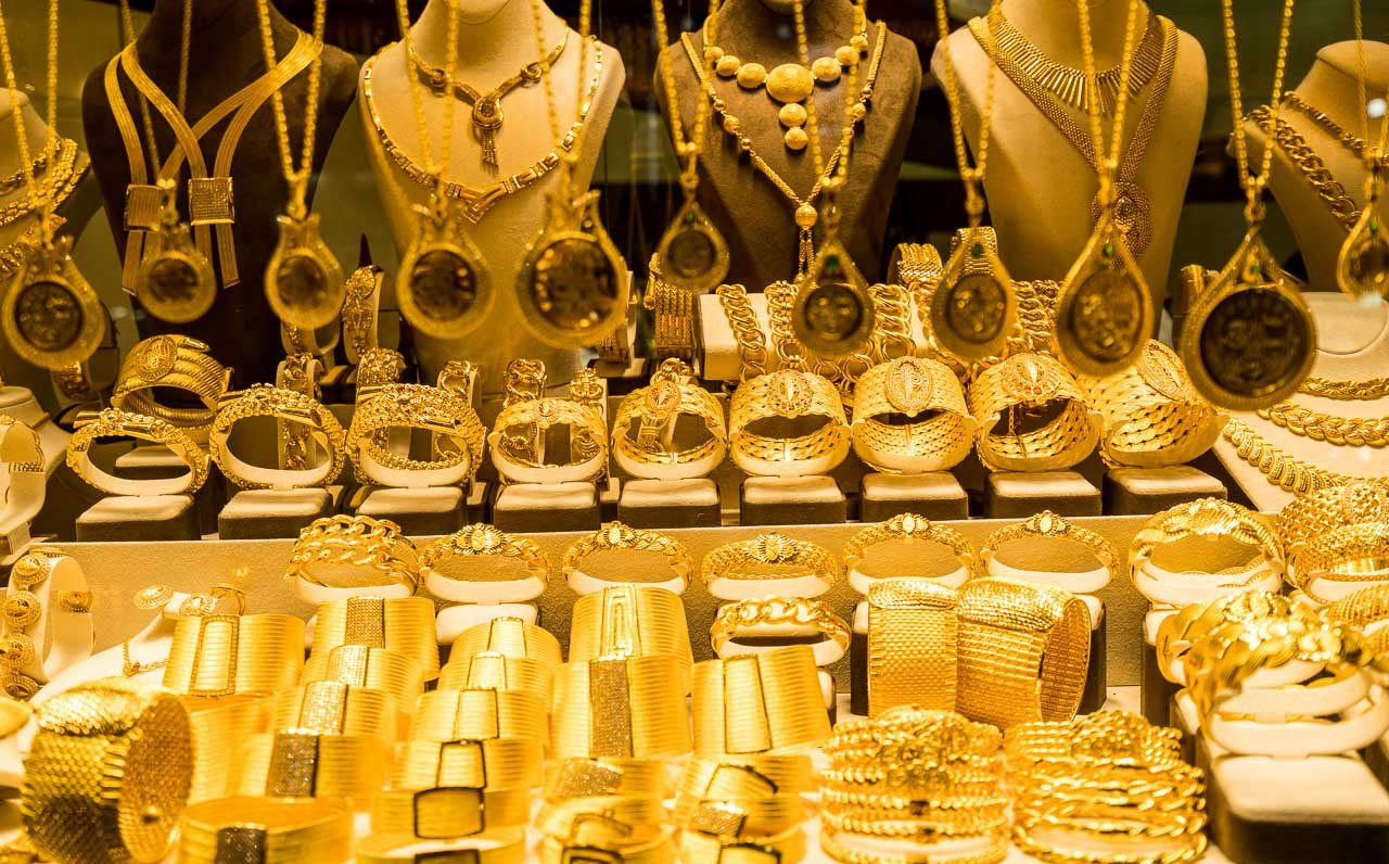 بعد إلغاء الجمارك على الذهب اعرف قيمة ضريبة القيمة المضافة كام ولا تصدق التجار ووفر 700 جنية في الجرام