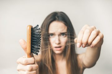 طريقة 99% من النساء تستعملها وتسبب تساقط الشعر اوقفيها الآن وسوف تلاحظين الفرق