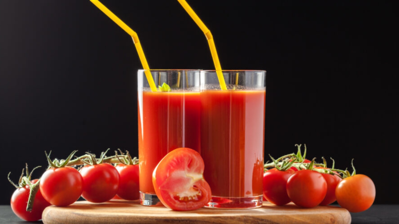 عصير الطماطم.. تعرف الاستخدامات والفوائد والآثار الجانبية والاحتياطات