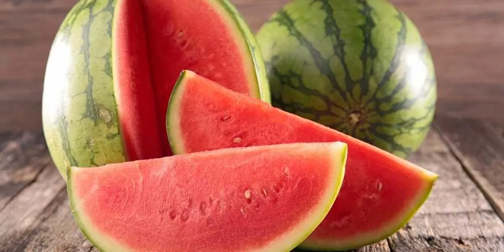 فاكهة صيفية مرطبة..فوائد البطيخ للجسم الصحية