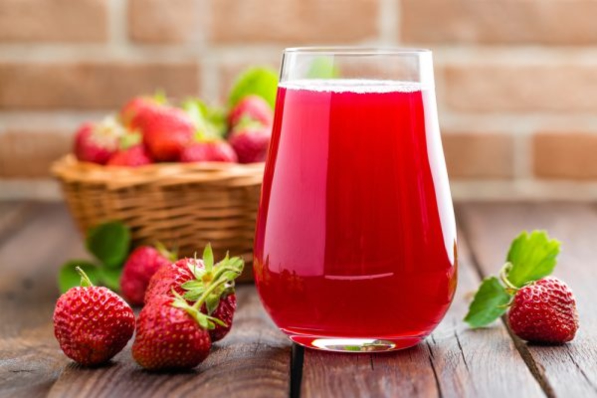 يحسن الرؤية والهضم أبرز فوائد عصير الفراولة الصحية