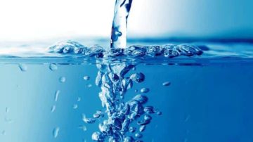 أهمية وفوائد شرب الماء الهائلة لجسم الإنسان