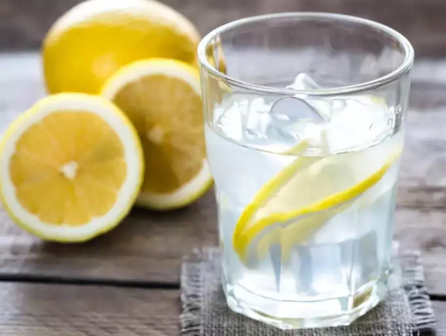 لهذه الأسباب يجب على المرء أن يتناول "ماء الليمون" كل يوم