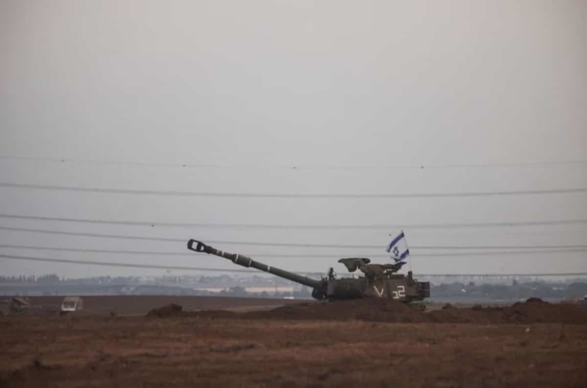 إسرائيل تواصل قصف غزة بينما تمتد الحرب إلى جبهات أخرى