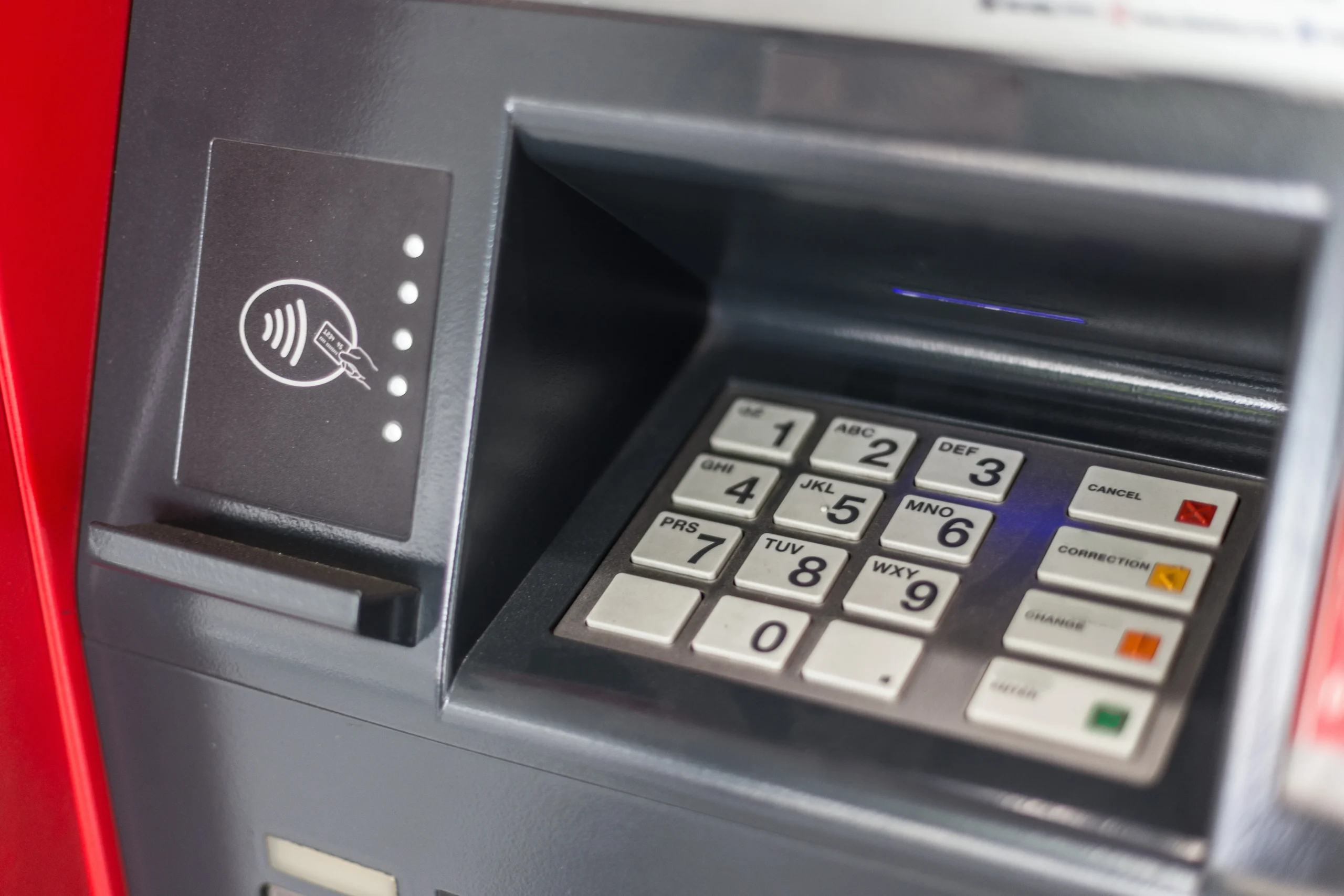 أخيراً حل نهائي مضمون لمشكلة سحب الفيزا من ماكينات ATM