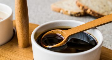 تناول ملعقة العسل الأسود على الريق يوميا ولاحظ فوائده السحرية على صحتك وصحة أولادك
