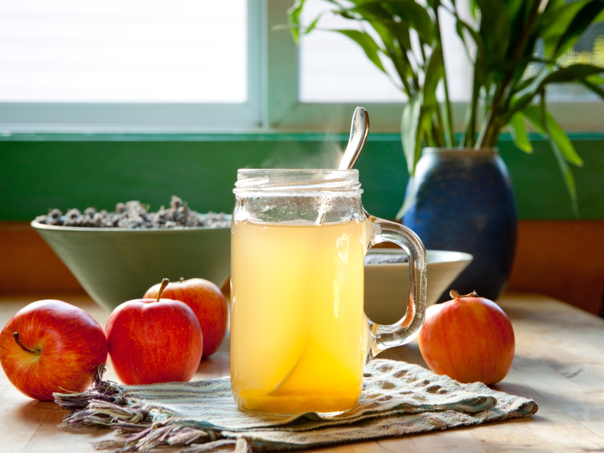 ماء الليمون وخل التفاح.. ما هو الخيار الأفضل لفقدان الوزن؟