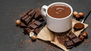 فوائد شرب الشوكولاتة الساخنة في الشتاء ستجعل لعابك يسيل