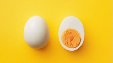 بياض البيض أم البيضة الكاملة.. ما هو أكثر صحة؟ اقرأ واكتشف
