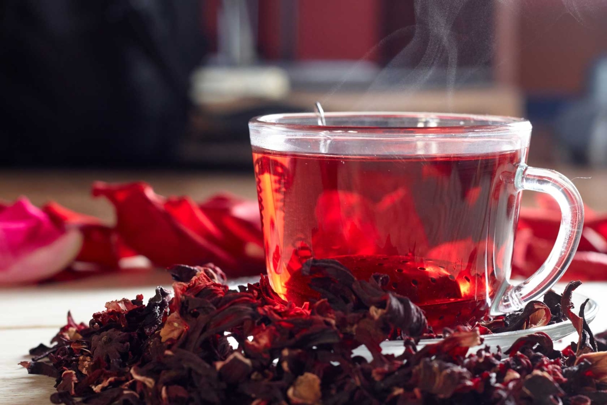 شاي الكركديه: الفوائد وطريقة التحضير والآثار الجانبية
