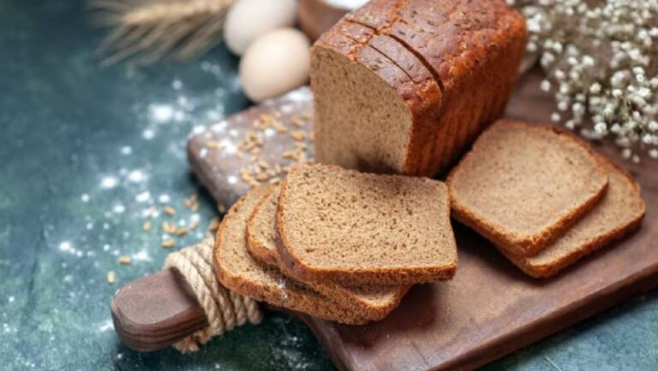 تناول خبز القمح الكامل على الإفطار؟ تعرف على فوائده