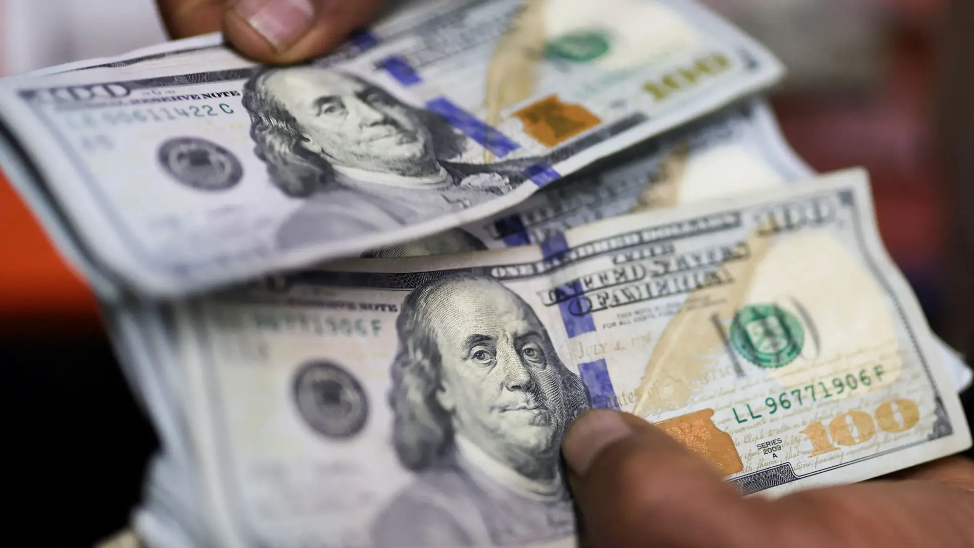 عاجل ومثير سجل 51.20 جنيه.. سعر الدولار مقابل الجنيه اليوم السبت 19 أبريل 2025