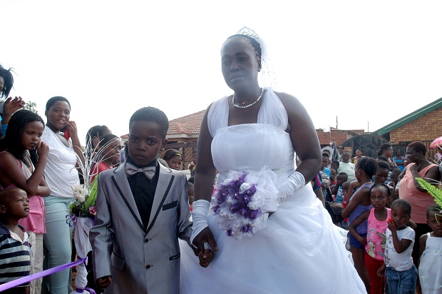 طفل 8 سنوات يتزوج امرأة 61 عاما في جنوب إفريفيا