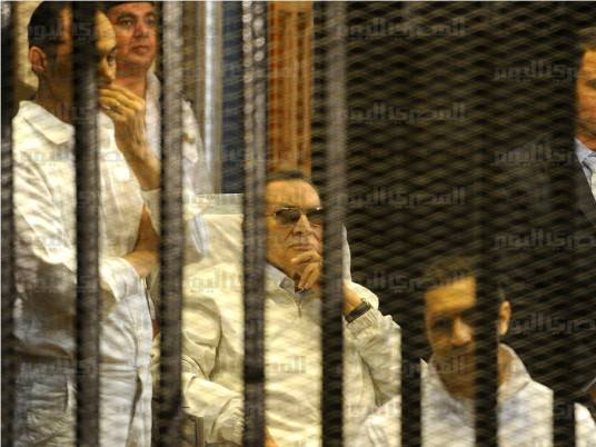 نقل مبارك إلى مستشفى سجن طرة
